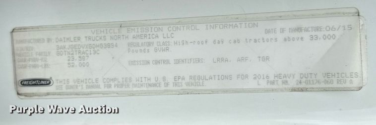 image for item EC3552 2016 Freightliner Cascadia semi truck