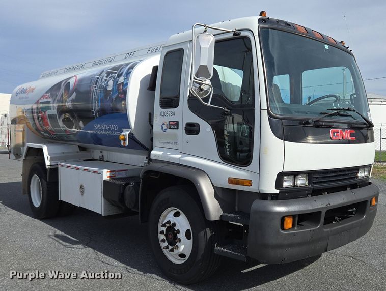 image for item EC4189 2002 GMC T-7500 fuel truck
