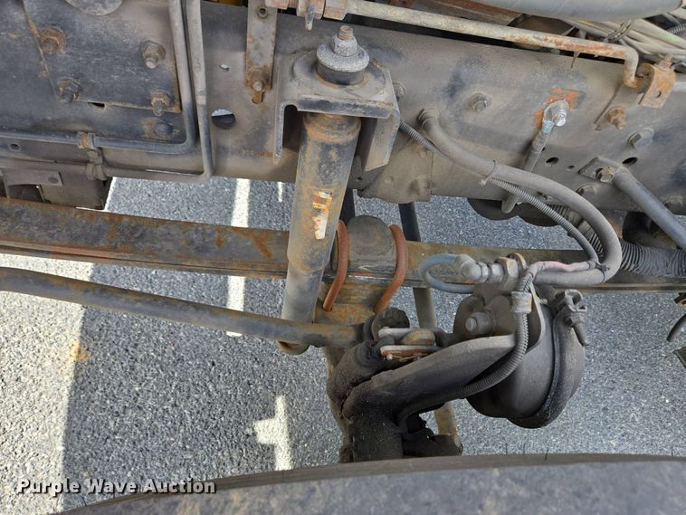 image for item EC4189 2002 GMC T-7500 fuel truck