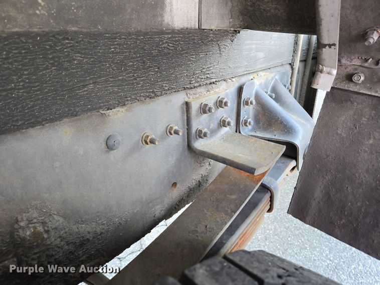 image for item EC4189 2002 GMC T-7500 fuel truck