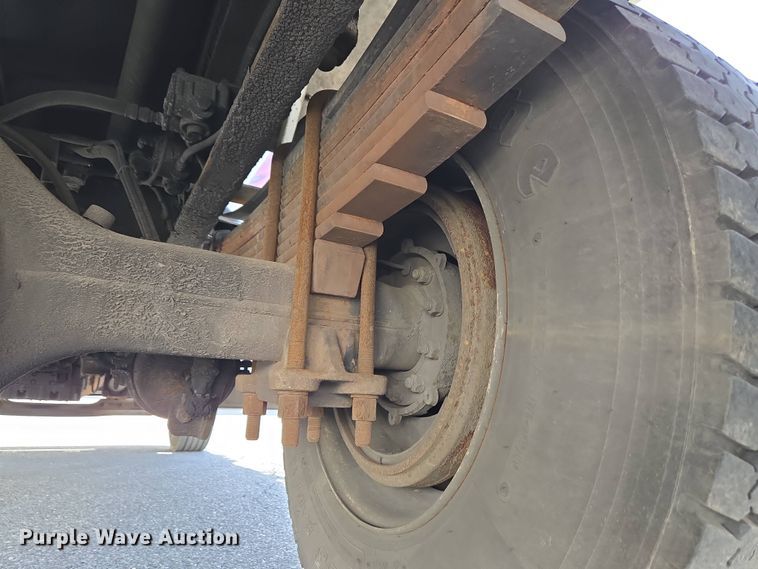 image for item EC4189 2002 GMC T-7500 fuel truck