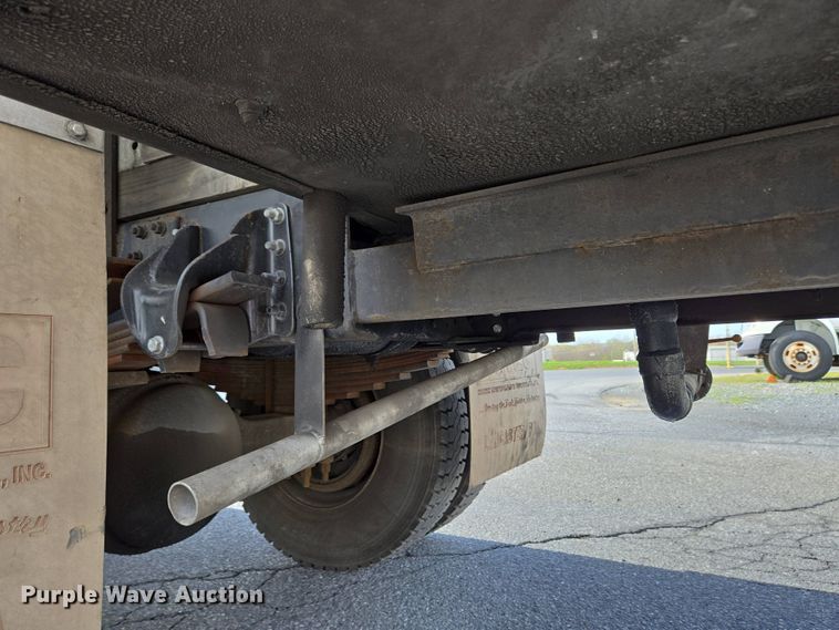 image for item EC4189 2002 GMC T-7500 fuel truck