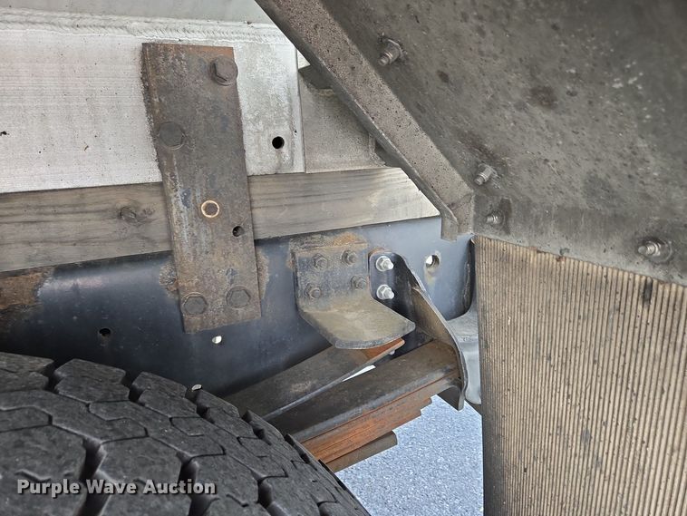 image for item EC4189 2002 GMC T-7500 fuel truck