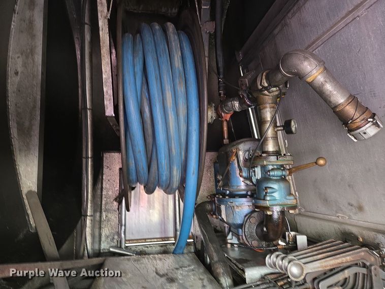 image for item EC4189 2002 GMC T-7500 fuel truck