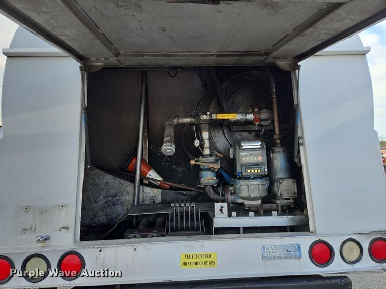 image for item EC4189 2002 GMC T-7500 fuel truck