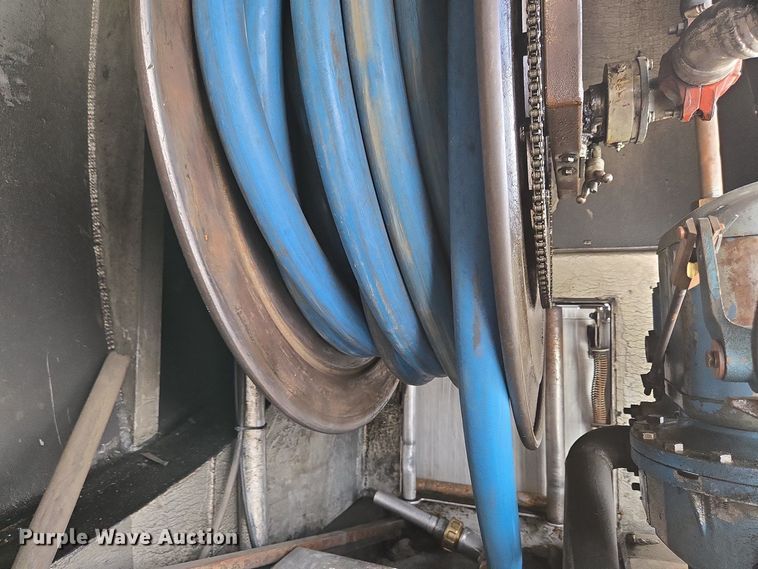 image for item EC4189 2002 GMC T-7500 fuel truck