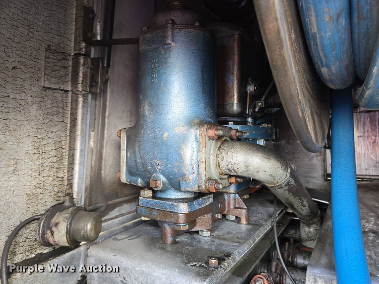 image for item EC4189 2002 GMC T-7500 fuel truck