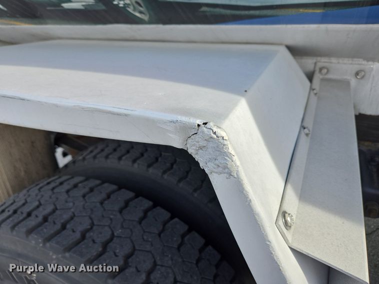 image for item EC4189 2002 GMC T-7500 fuel truck