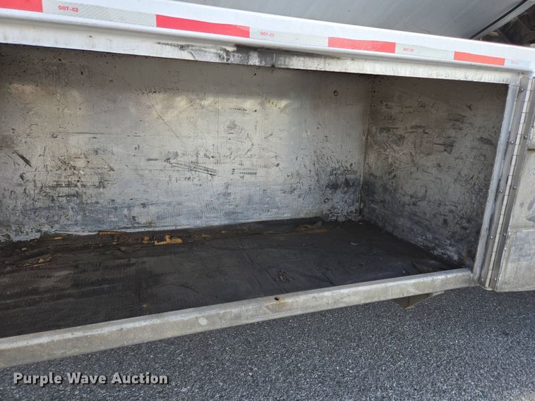 image for item EC4189 2002 GMC T-7500 fuel truck