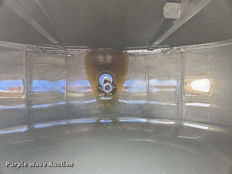 image for item EC4189 2002 GMC T-7500 fuel truck