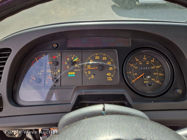 image for item EC4189 2002 GMC T-7500 fuel truck