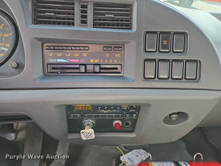 image for item EC4189 2002 GMC T-7500 fuel truck