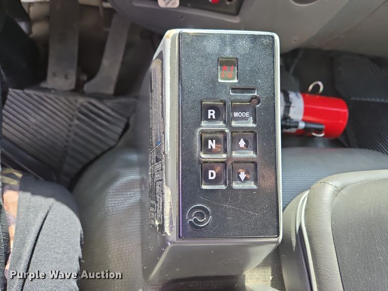 image for item EC4189 2002 GMC T-7500 fuel truck