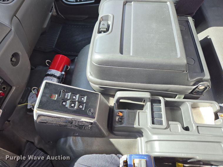 image for item EC4189 2002 GMC T-7500 fuel truck