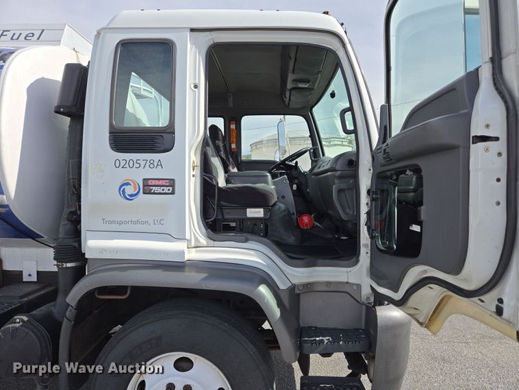 image for item EC4189 2002 GMC T-7500 fuel truck