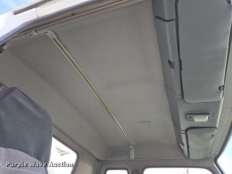 image for item EC4189 2002 GMC T-7500 fuel truck