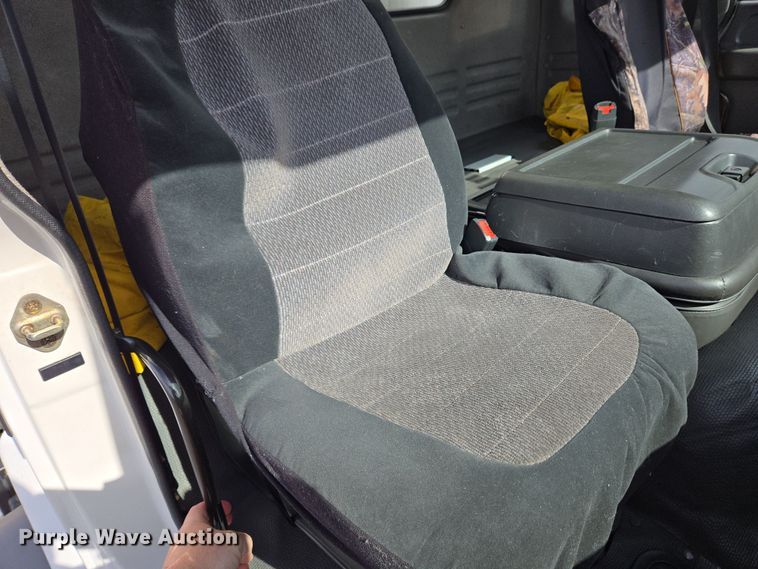 image for item EC4189 2002 GMC T-7500 fuel truck