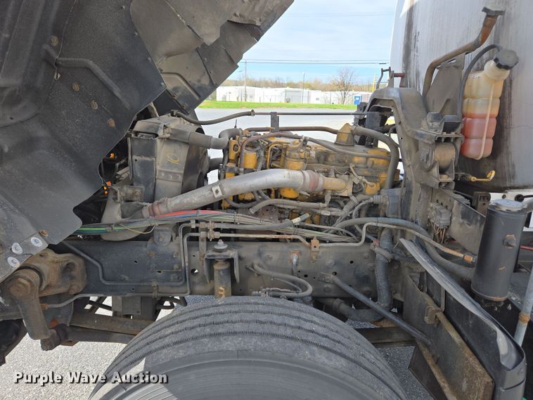 image for item EC4189 2002 GMC T-7500 fuel truck