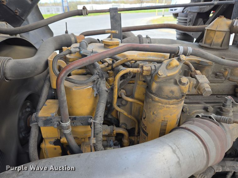 image for item EC4189 2002 GMC T-7500 fuel truck