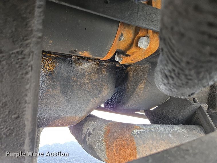 image for item EC4189 2002 GMC T-7500 fuel truck