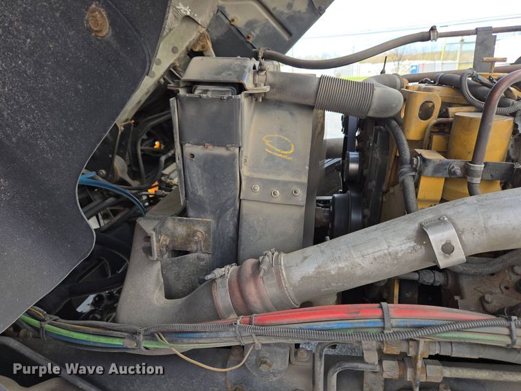 image for item EC4189 2002 GMC T-7500 fuel truck