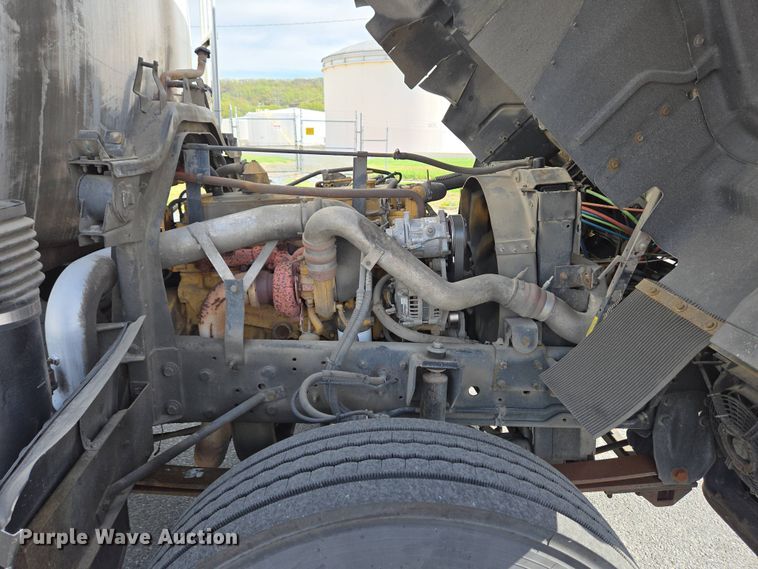 image for item EC4189 2002 GMC T-7500 fuel truck