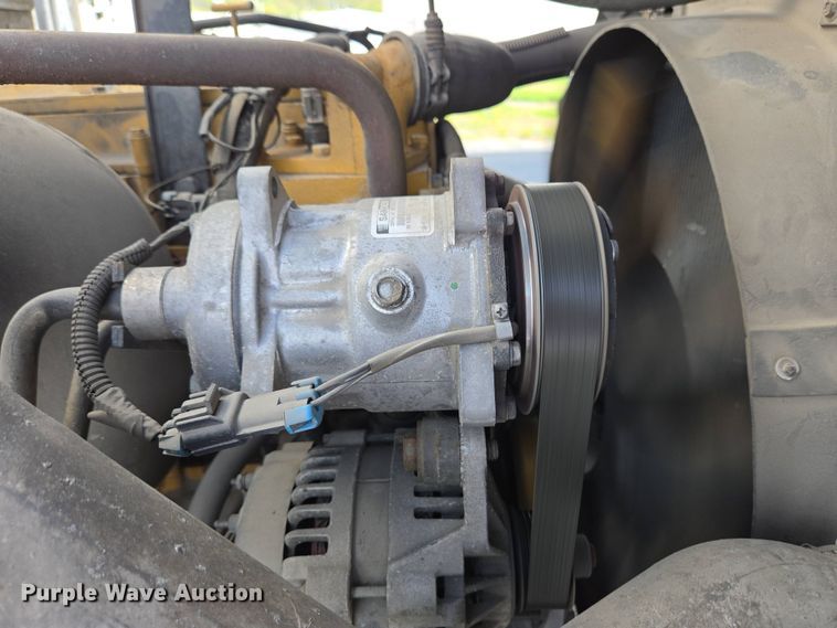 image for item EC4189 2002 GMC T-7500 fuel truck