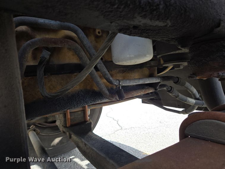 image for item EC4189 2002 GMC T-7500 fuel truck