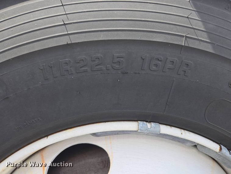 image for item EC4189 2002 GMC T-7500 fuel truck