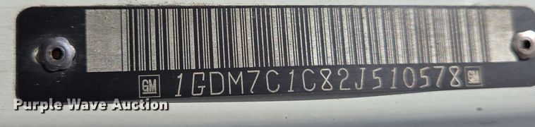 image for item EC4189 2002 GMC T-7500 fuel truck