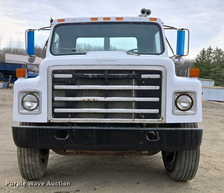 image for item EC4196 1986 International 1954 hook lift truck