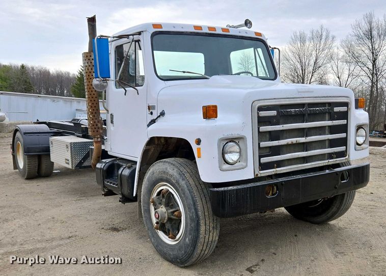 image for item EC4196 1986 International 1954 hook lift truck