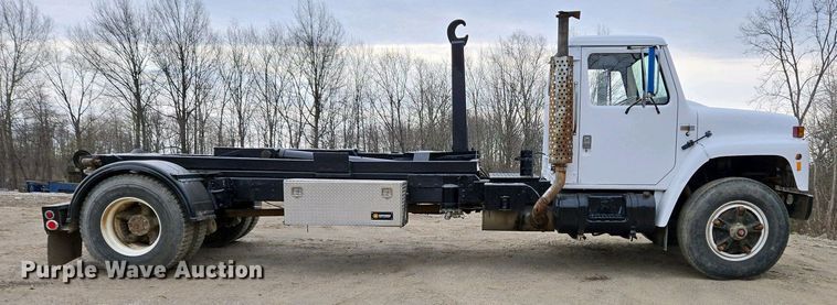 image for item EC4196 1986 International 1954 hook lift truck