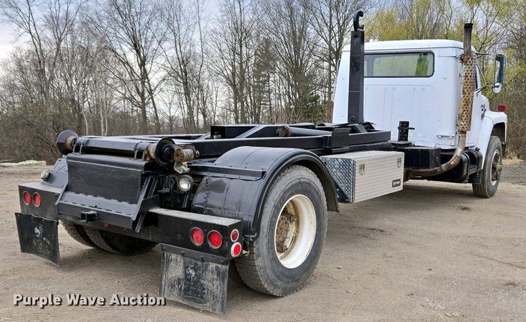 image for item EC4196 1986 International 1954 hook lift truck