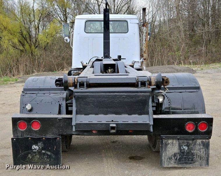 image for item EC4196 1986 International 1954 hook lift truck