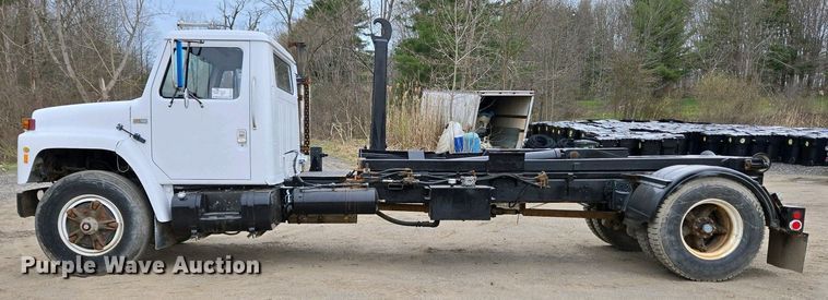 image for item EC4196 1986 International 1954 hook lift truck