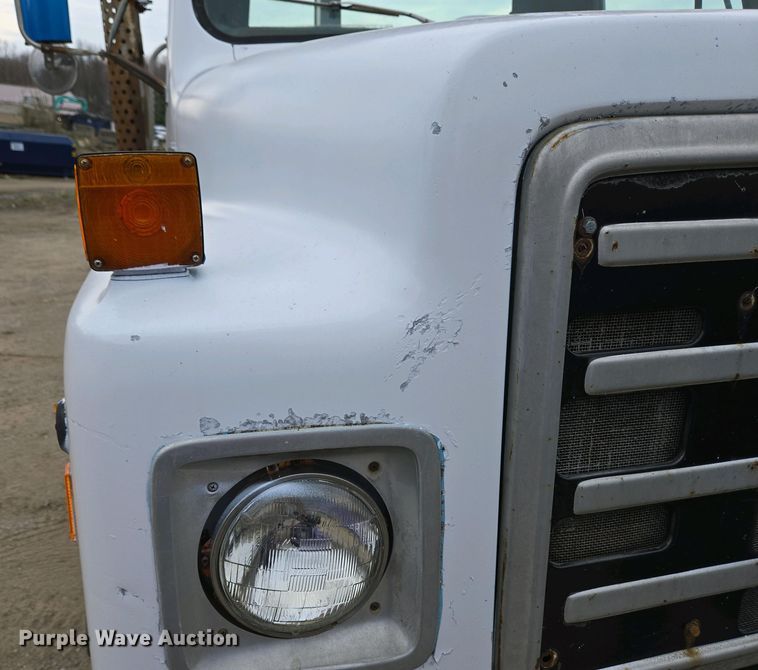 image for item EC4196 1986 International 1954 hook lift truck