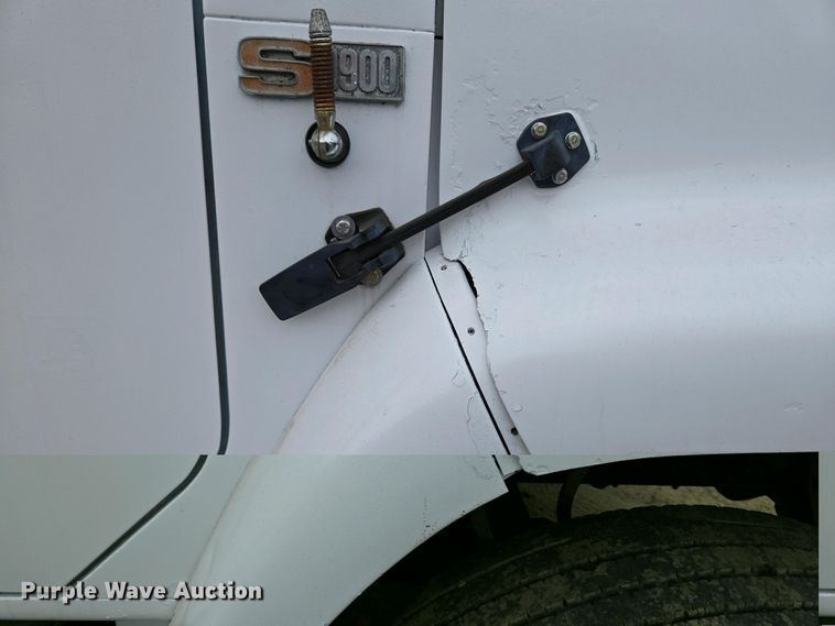 image for item EC4196 1986 International 1954 hook lift truck