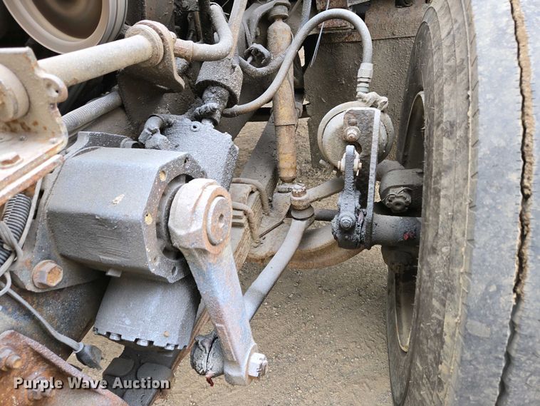 image for item EC4196 1986 International 1954 hook lift truck