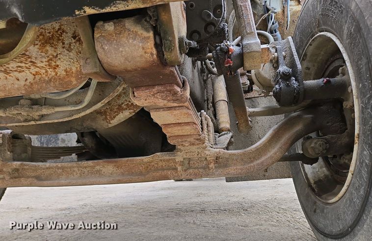 image for item EC4196 1986 International 1954 hook lift truck