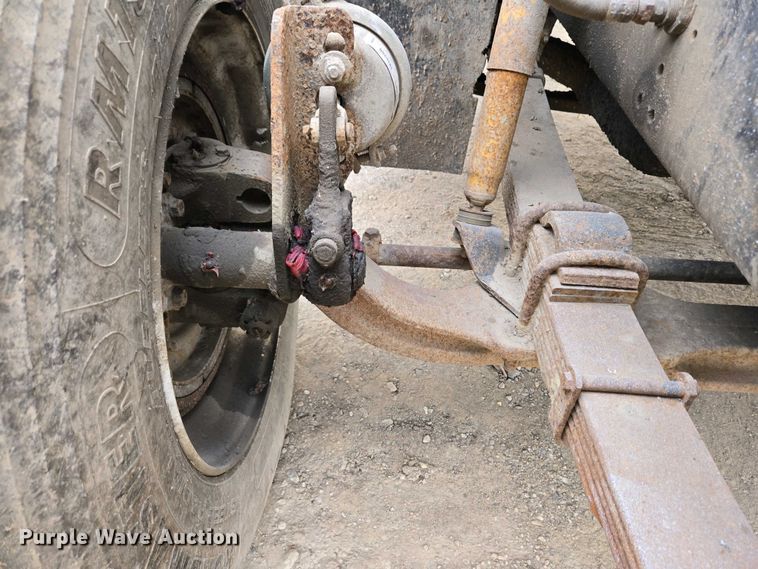 image for item EC4196 1986 International 1954 hook lift truck