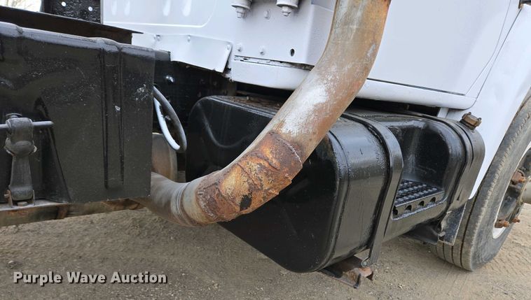 image for item EC4196 1986 International 1954 hook lift truck