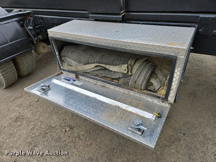 image for item EC4196 1986 International 1954 hook lift truck