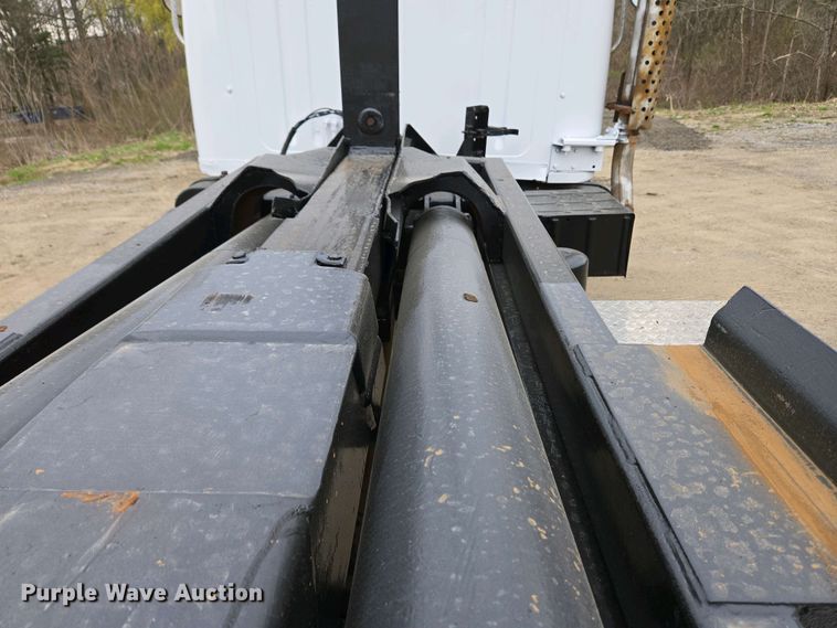 image for item EC4196 1986 International 1954 hook lift truck