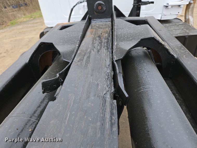 image for item EC4196 1986 International 1954 hook lift truck