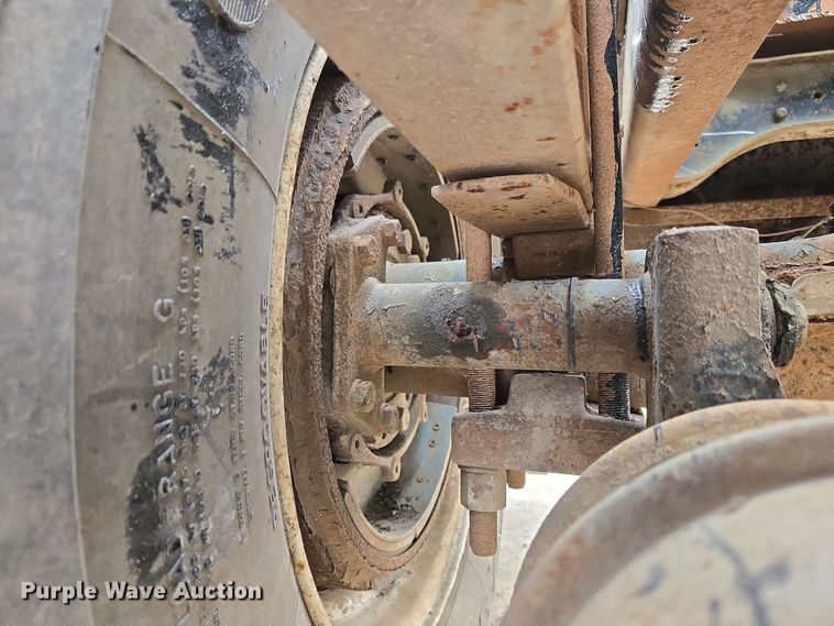 image for item EC4196 1986 International 1954 hook lift truck