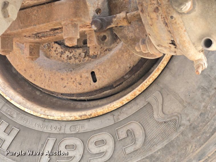 image for item EC4196 1986 International 1954 hook lift truck