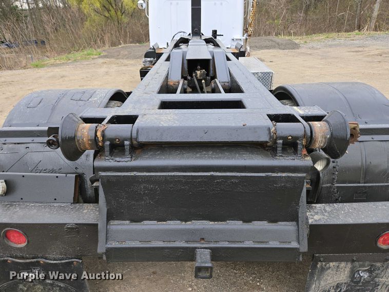 image for item EC4196 1986 International 1954 hook lift truck