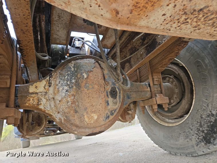 image for item EC4196 1986 International 1954 hook lift truck