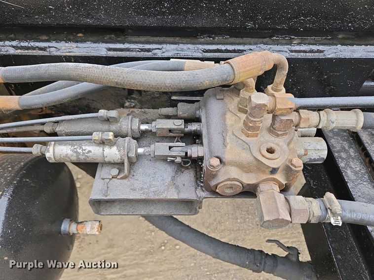 image for item EC4196 1986 International 1954 hook lift truck